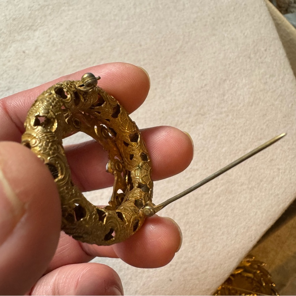 Unsigned Vintage Miriam Haskell preowned vintage brooch - Picture 15 of 17